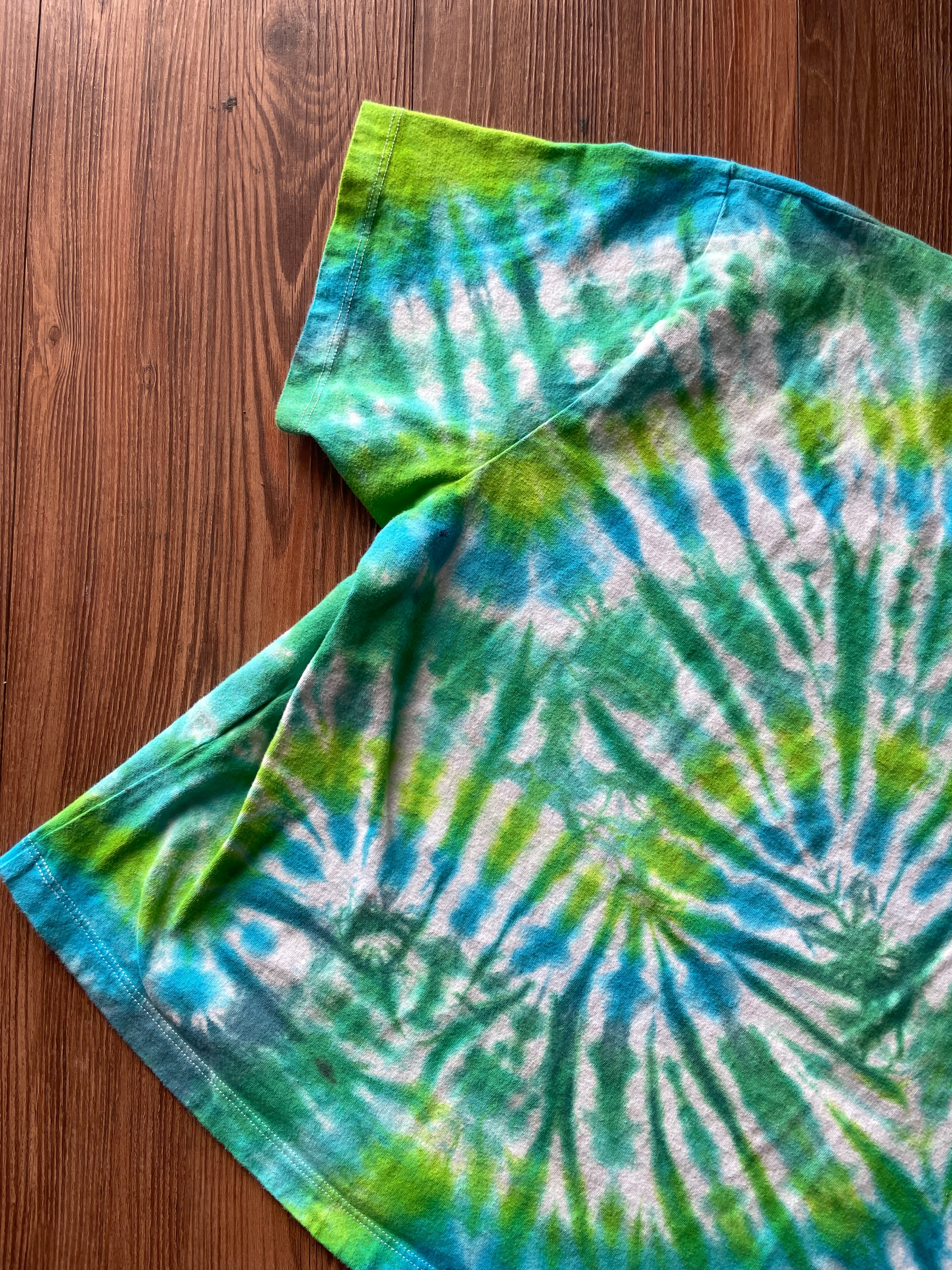 LARGE Women’s/SMALL Men's Keep the Sea Plastic Free Tie Dye Crop Top | Shades of Green and Blue Pleated Tie Dye Short Sleeve Top