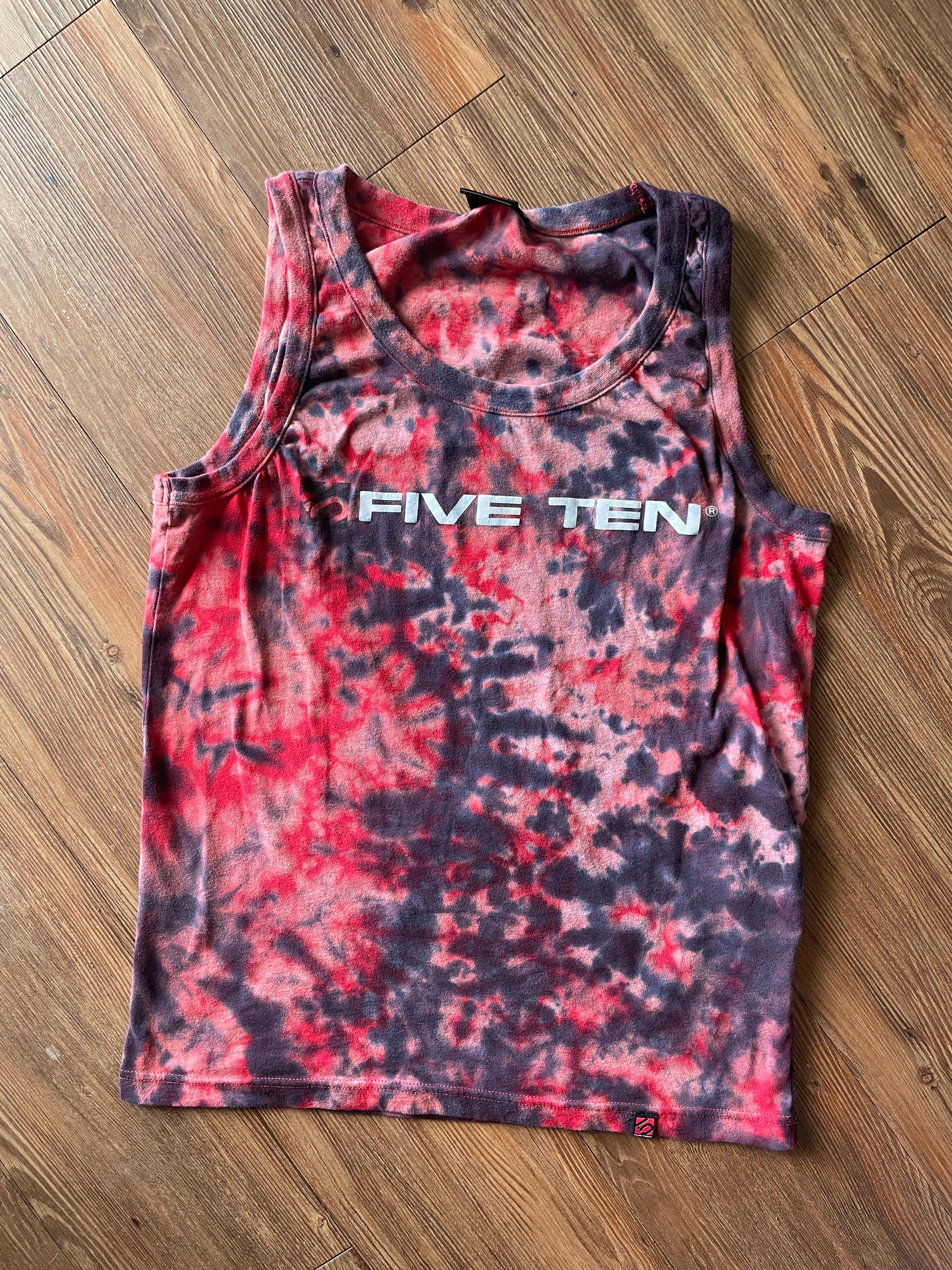 MEDIUM Men’s Five Ten Climbing Tie Dye Tank Top | Red and Black Crumpled Reverse Tie Dye Sleeveless Top