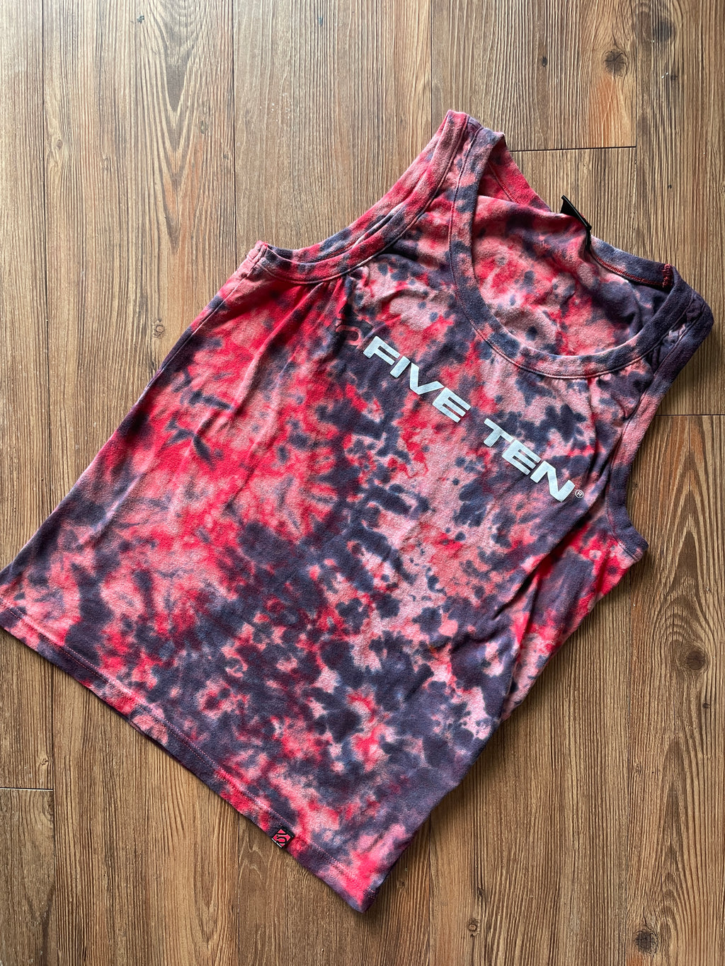 MEDIUM Men’s Five Ten Climbing Tie Dye Tank Top | Red and Black Crumpled Reverse Tie Dye Sleeveless Top