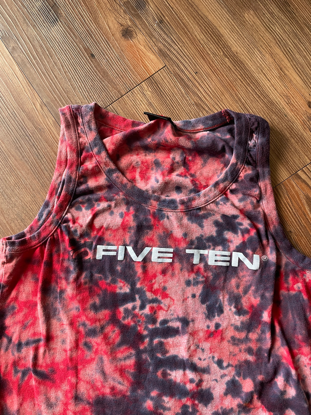MEDIUM Men’s Five Ten Climbing Tie Dye Tank Top | Red and Black Crumpled Reverse Tie Dye Sleeveless Top