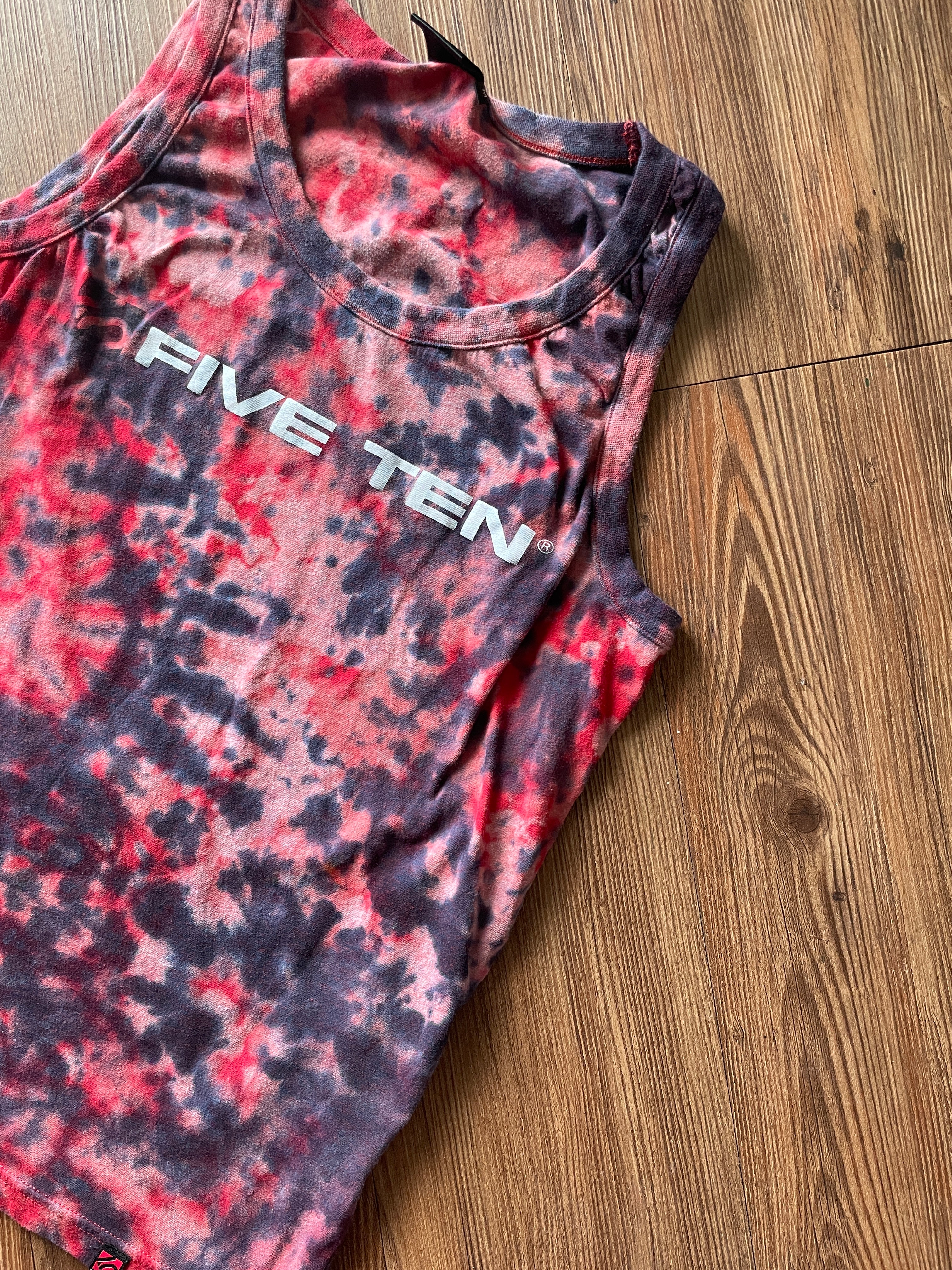 MEDIUM Men’s Five Ten Climbing Tie Dye Tank Top | Red and Black Crumpled Reverse Tie Dye Sleeveless Top
