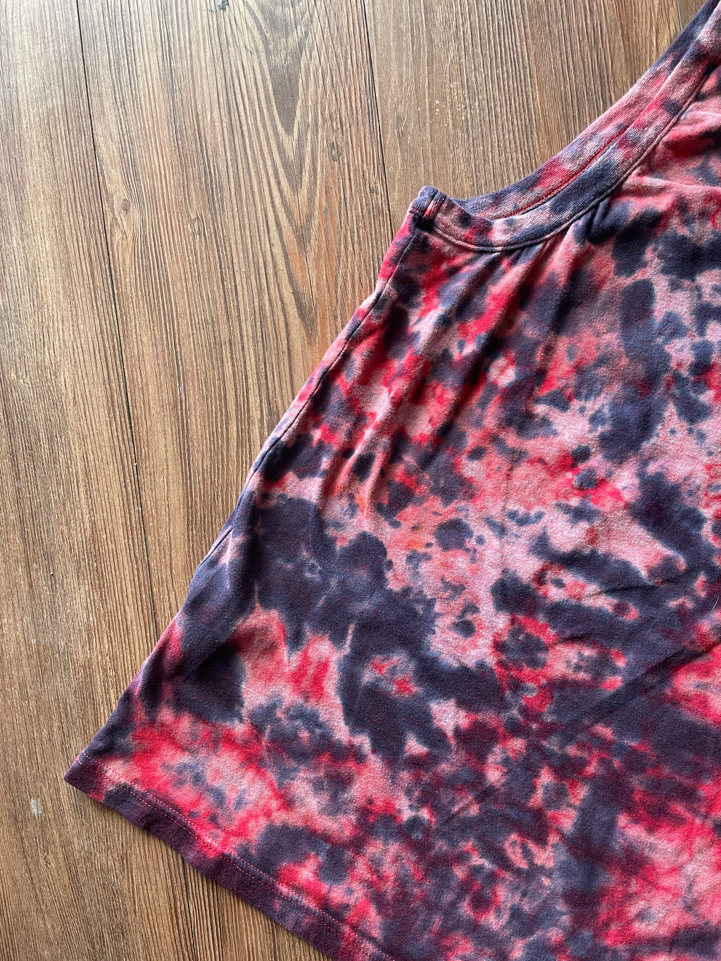 MEDIUM Men’s Five Ten Climbing Tie Dye Tank Top | Red and Black Crumpled Reverse Tie Dye Sleeveless Top