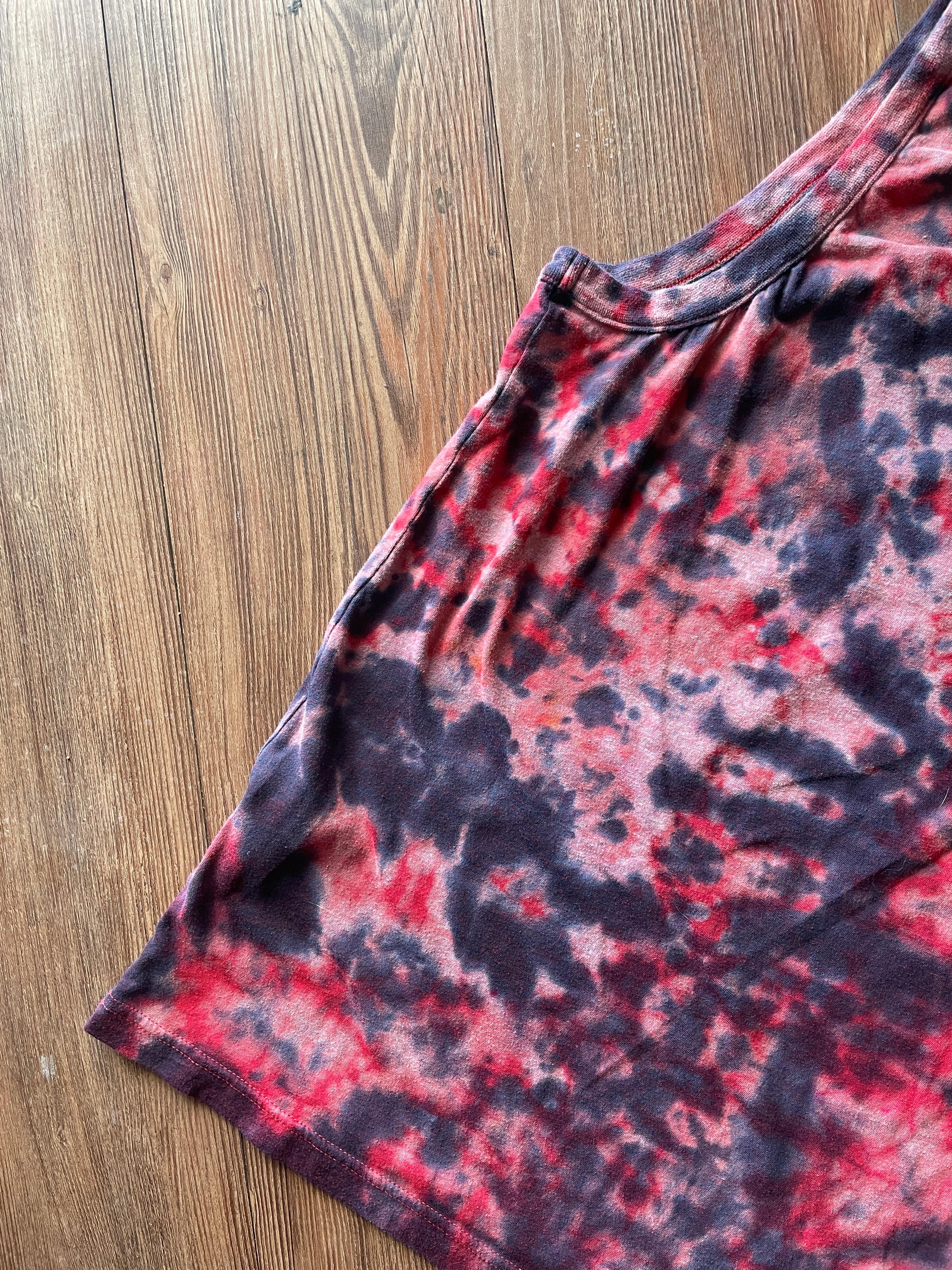 MEDIUM Men’s Five Ten Climbing Tie Dye Tank Top | Red and Black Crumpled Reverse Tie Dye Sleeveless Top