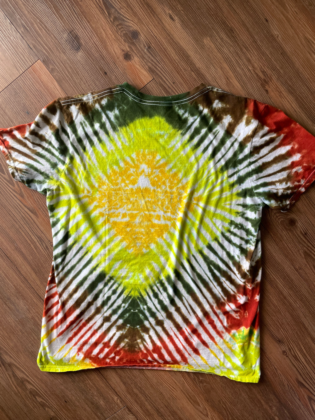 MEDIUM Men’s Nosotros Climbing Gym Tie Dye T-Shirt | Green, Yellow, and Brown Pleated Tie Dye Short Sleeve