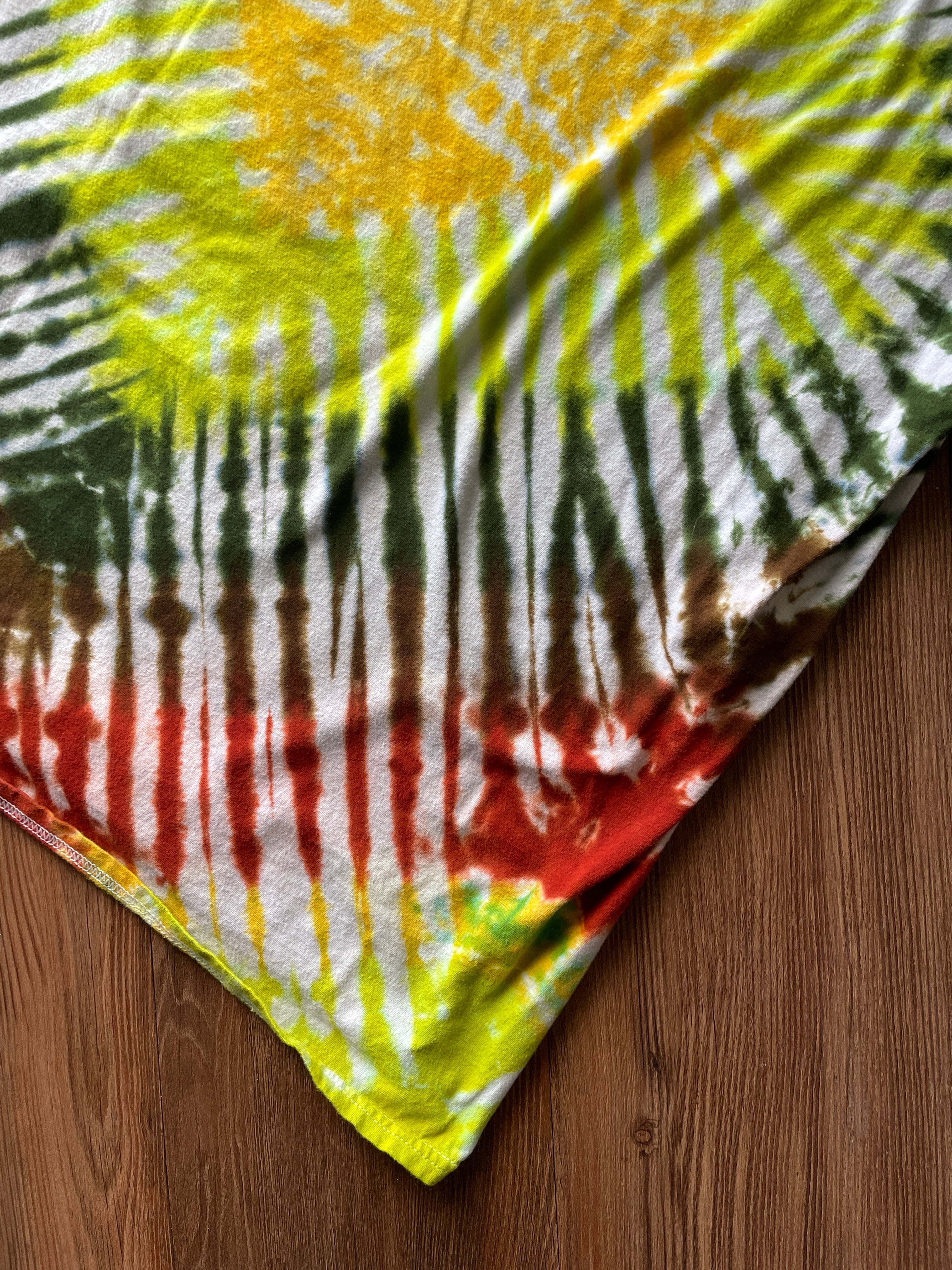 MEDIUM Men’s Nosotros Climbing Gym Tie Dye T-Shirt | Green, Yellow, and Brown Pleated Tie Dye Short Sleeve