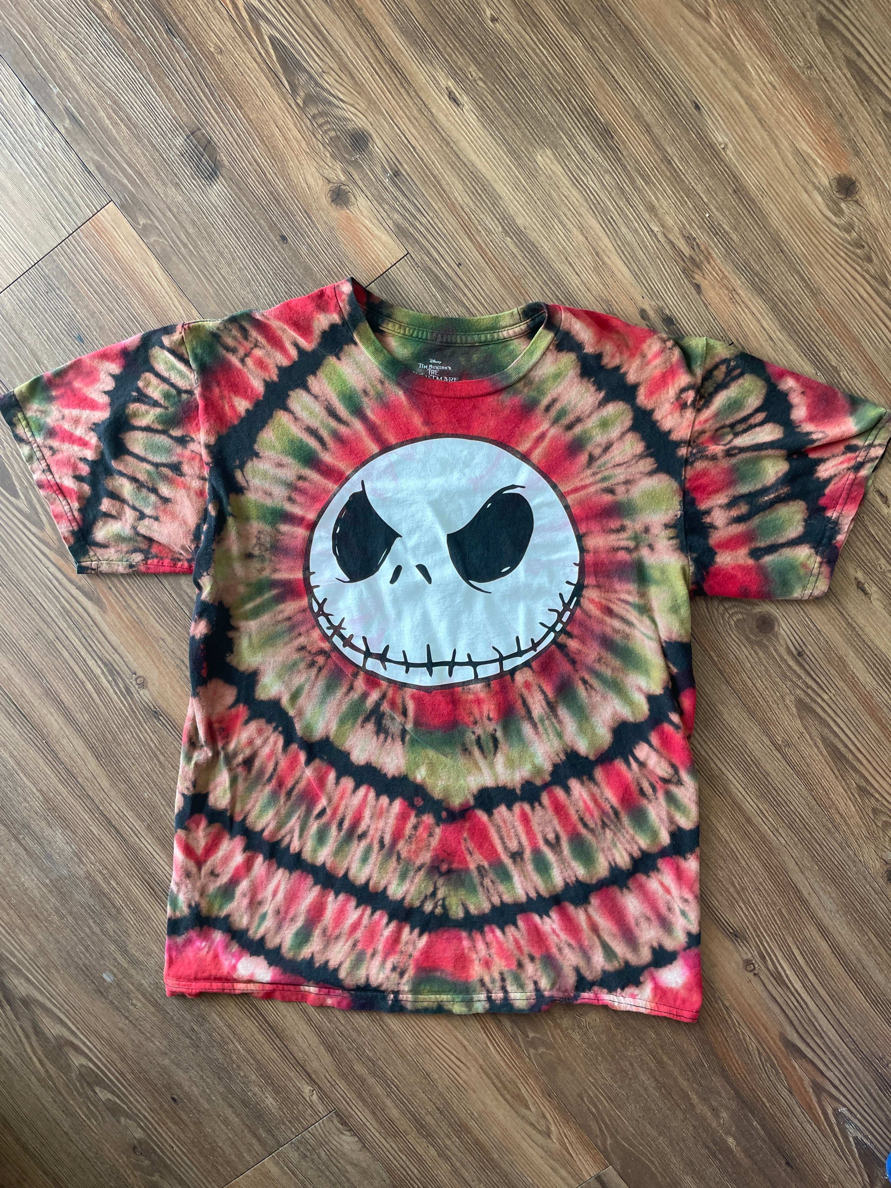 MEDIUM Men’s The Nightmare Before Christmas Reverse Tie Dye T-Shirt | Black, Green, and Red Pleated Tie Dye Short Sleeve Top