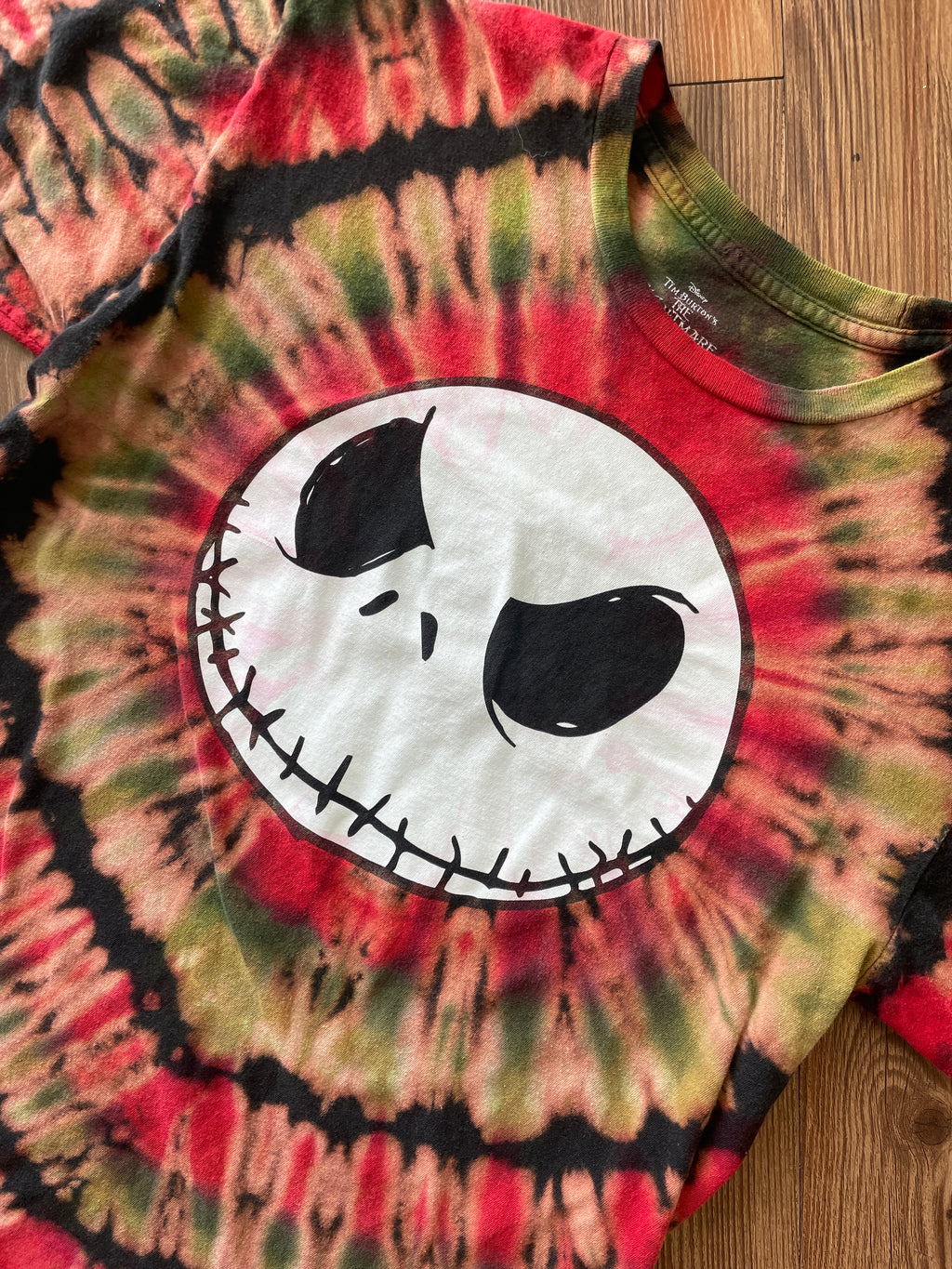 MEDIUM Men’s The Nightmare Before Christmas Reverse Tie Dye T-Shirt | Black, Green, and Red Pleated Tie Dye Short Sleeve Top