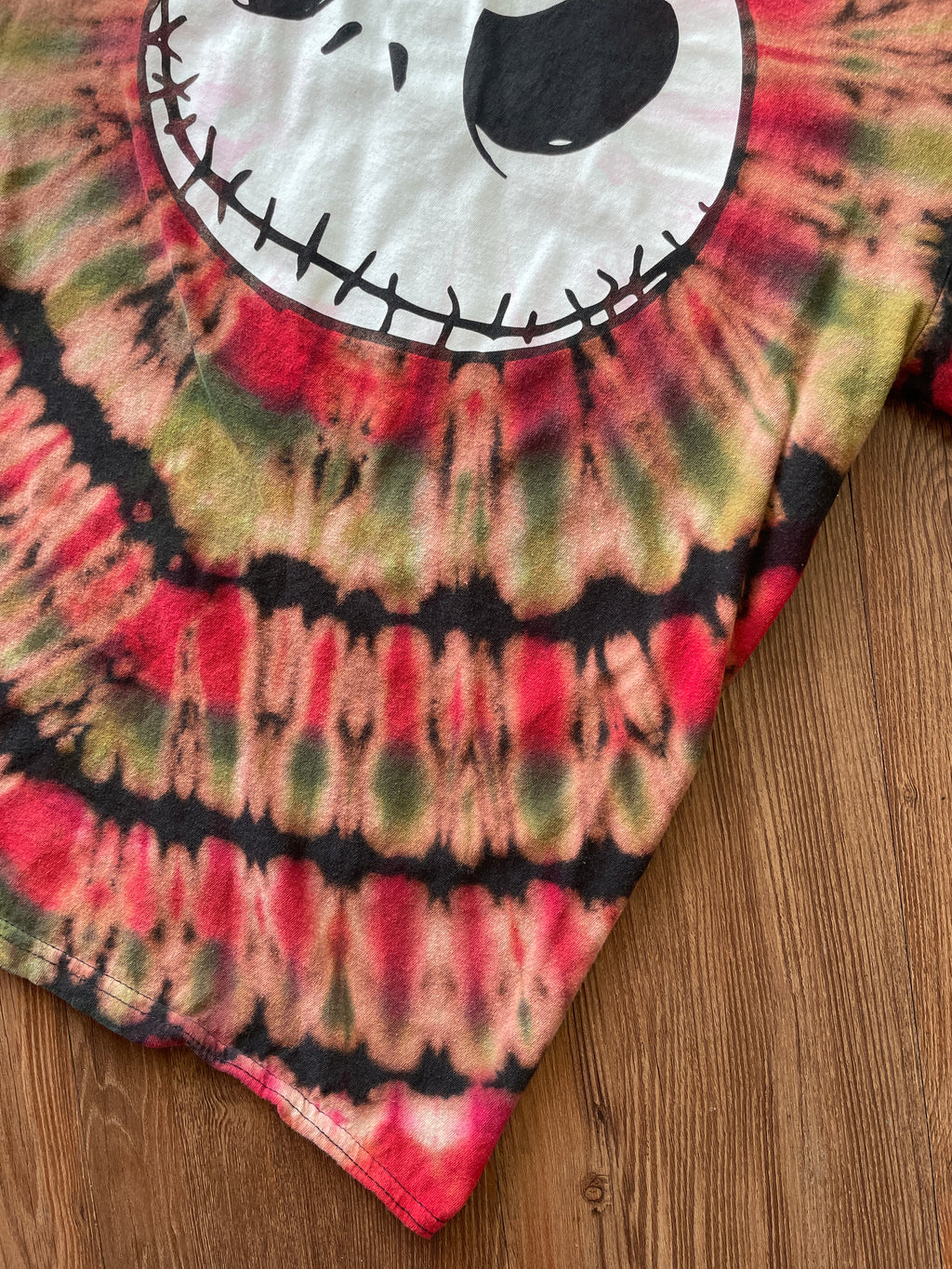 MEDIUM Men’s The Nightmare Before Christmas Reverse Tie Dye T-Shirt | Black, Green, and Red Pleated Tie Dye Short Sleeve Top