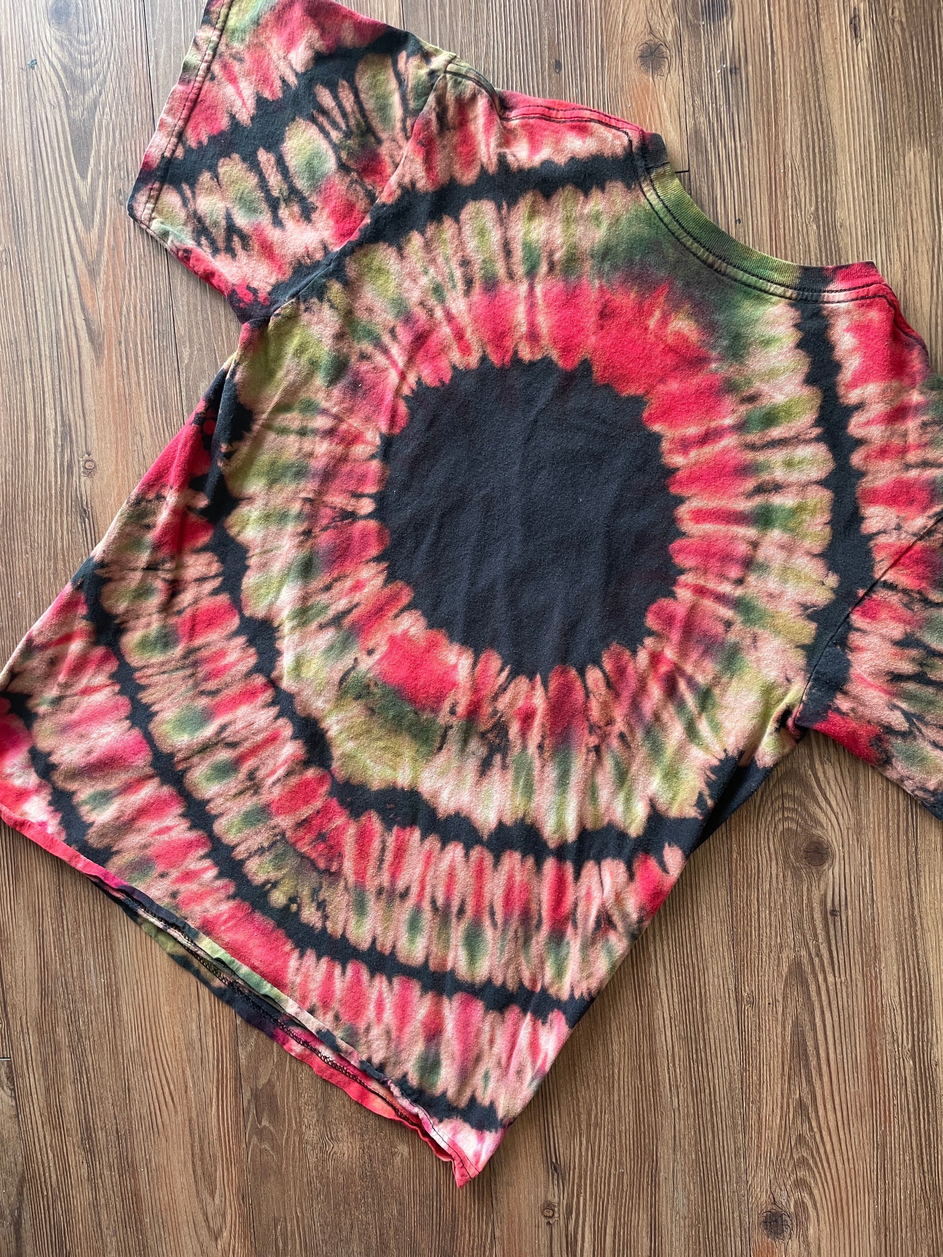 MEDIUM Men’s The Nightmare Before Christmas Reverse Tie Dye T-Shirt | Black, Green, and Red Pleated Tie Dye Short Sleeve Top