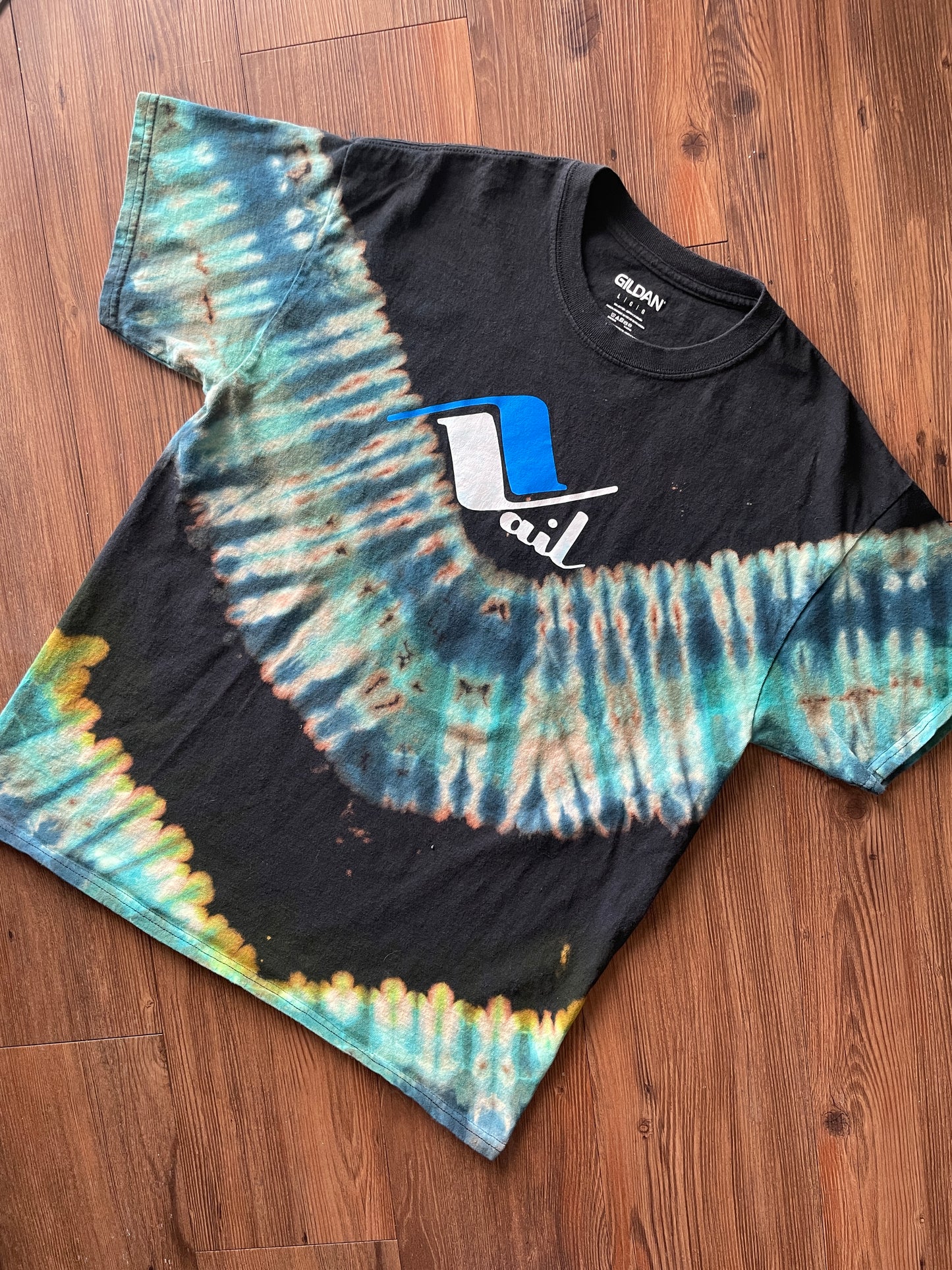 LARGE Men’s Vail Tie Dye T-Shirt | Shades of Blue Pleated Tie Dye Short Sleeve Top