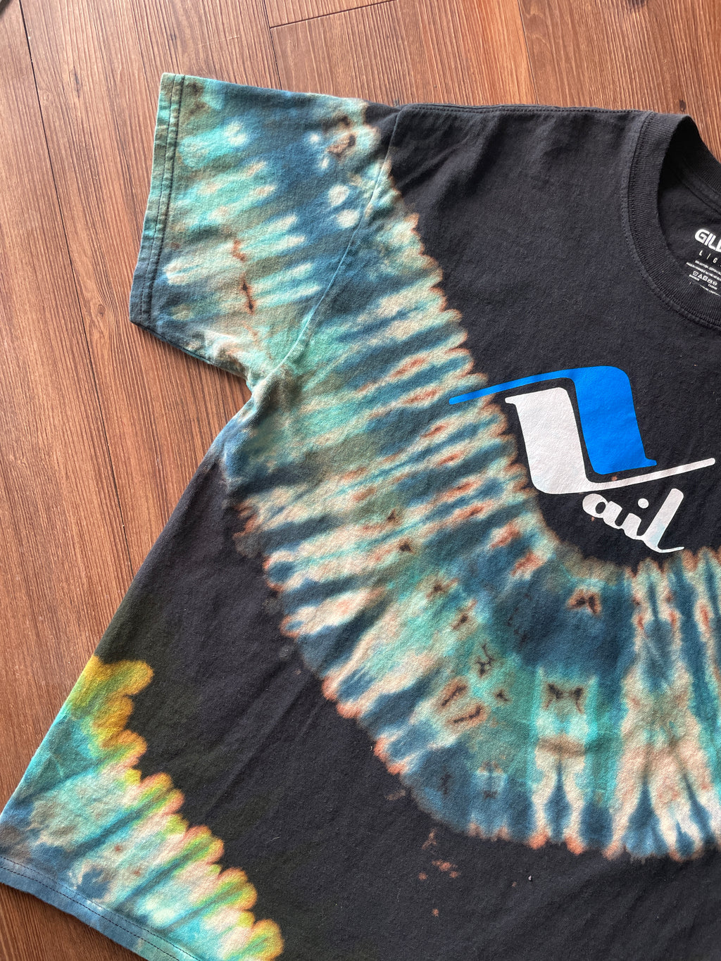 LARGE Men’s Vail Tie Dye T-Shirt | Shades of Blue Pleated Tie Dye Short Sleeve Top