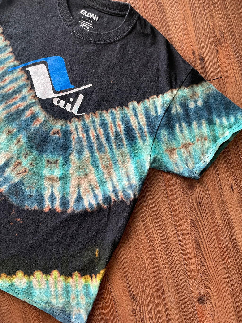 LARGE Men’s Vail Tie Dye T-Shirt | Shades of Blue Pleated Tie Dye Short Sleeve Top