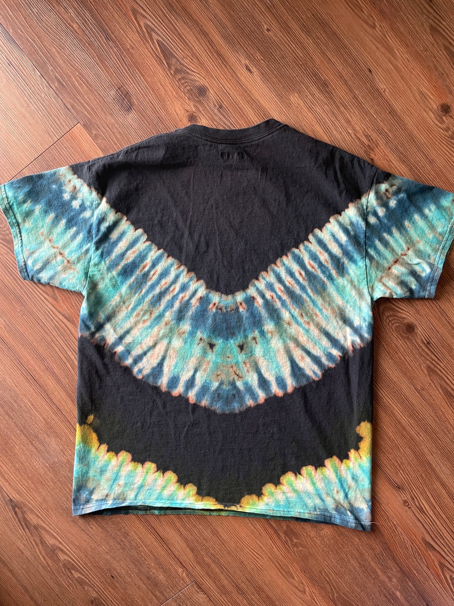 LARGE Men’s Vail Tie Dye T-Shirt | Shades of Blue Pleated Tie Dye Short Sleeve Top