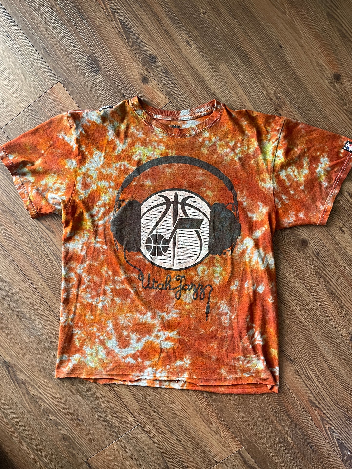 LARGE Men’s UNK Utah Jazz Basketball Headphones Tie Dye T-Shirt | Shades of Orange and Yellow Crumpled Fire Dye Short Sleeve Top
