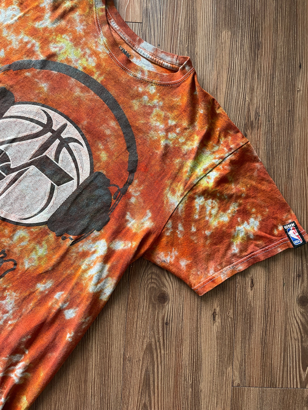 LARGE Men’s UNK Utah Jazz Basketball Headphones Tie Dye T-Shirt | Shades of Orange and Yellow Crumpled Fire Dye Short Sleeve Top