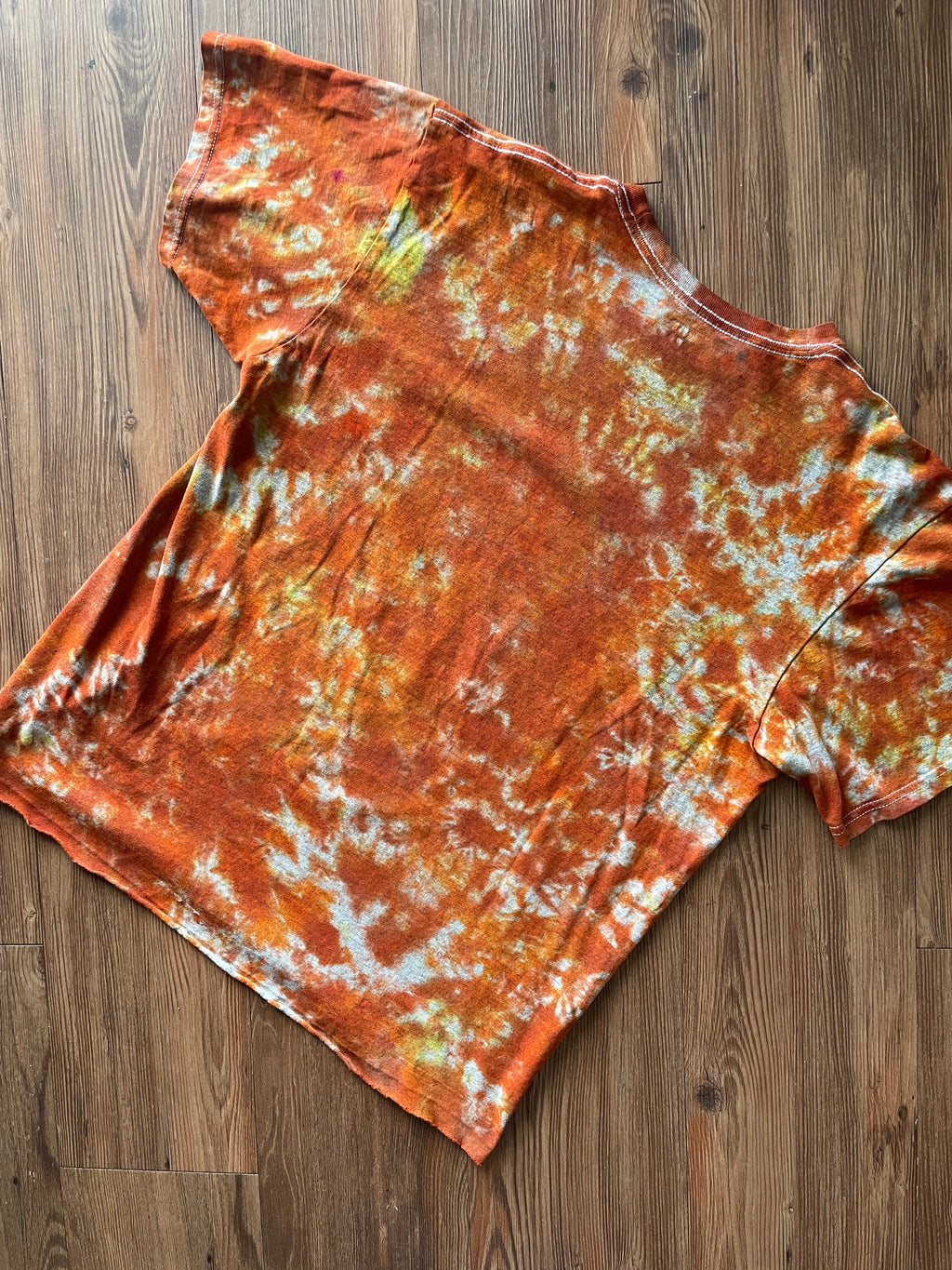 LARGE Men’s UNK Utah Jazz Basketball Headphones Tie Dye T-Shirt | Shades of Orange and Yellow Crumpled Fire Dye Short Sleeve Top
