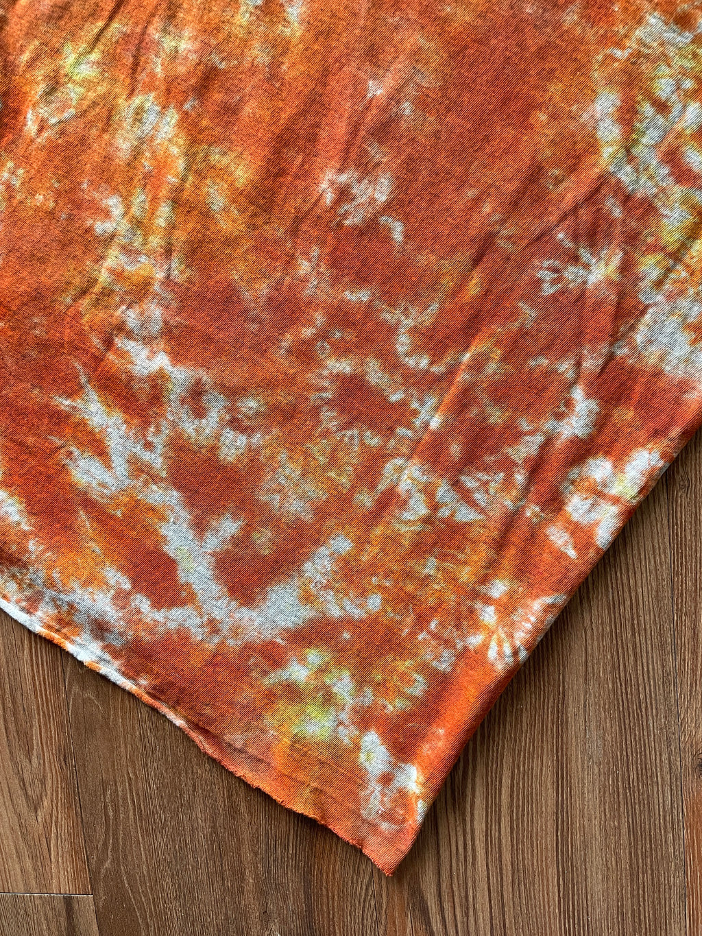 LARGE Men’s UNK Utah Jazz Basketball Headphones Tie Dye T-Shirt | Shades of Orange and Yellow Crumpled Fire Dye Short Sleeve Top