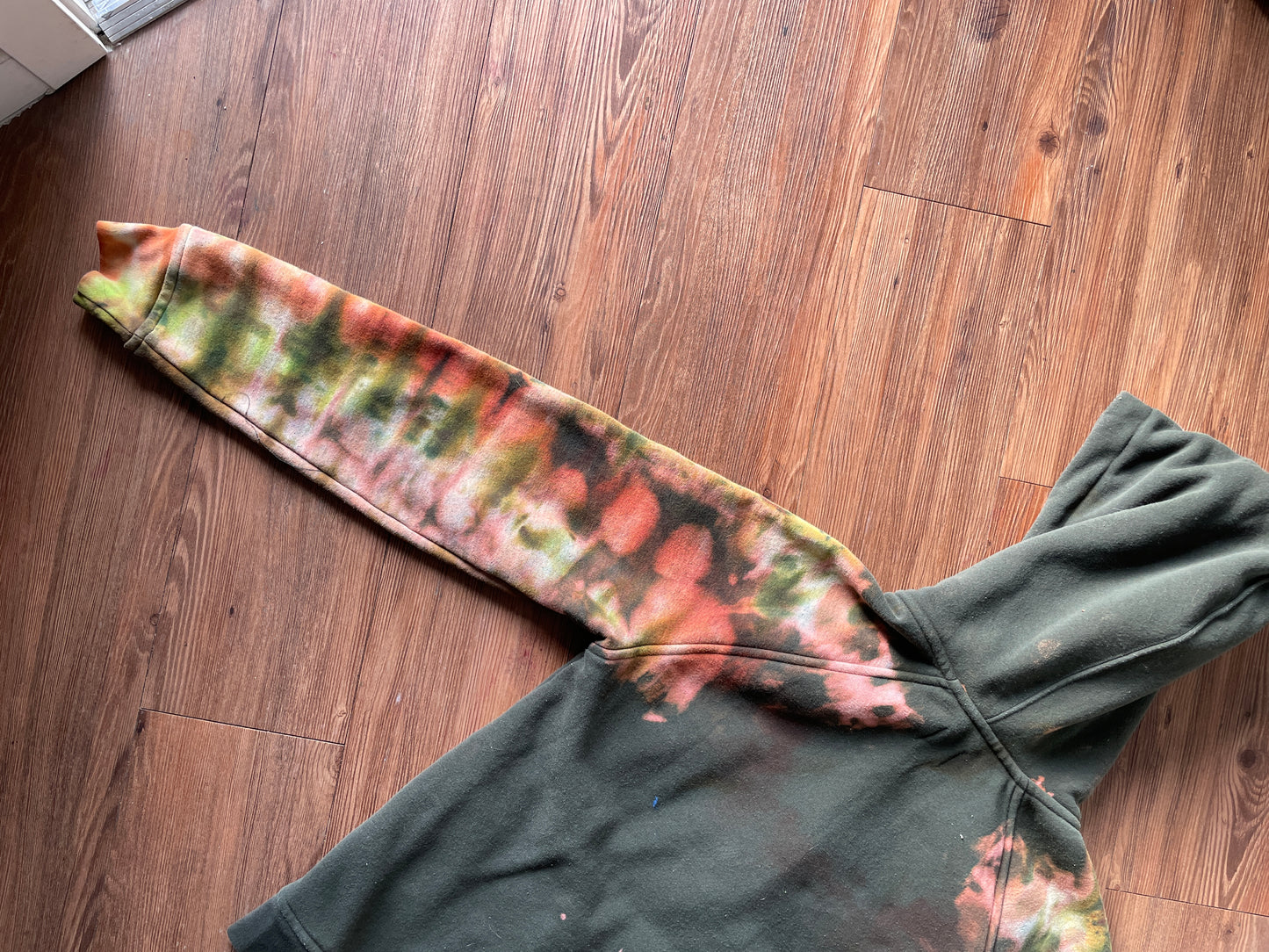 LARGE Men’s Huckberry Flint and Tinder 100-Year Handmade Tie Dye Sweatshirt | Forest Green, Orange, and Yellow Long Sleeve Hoodie