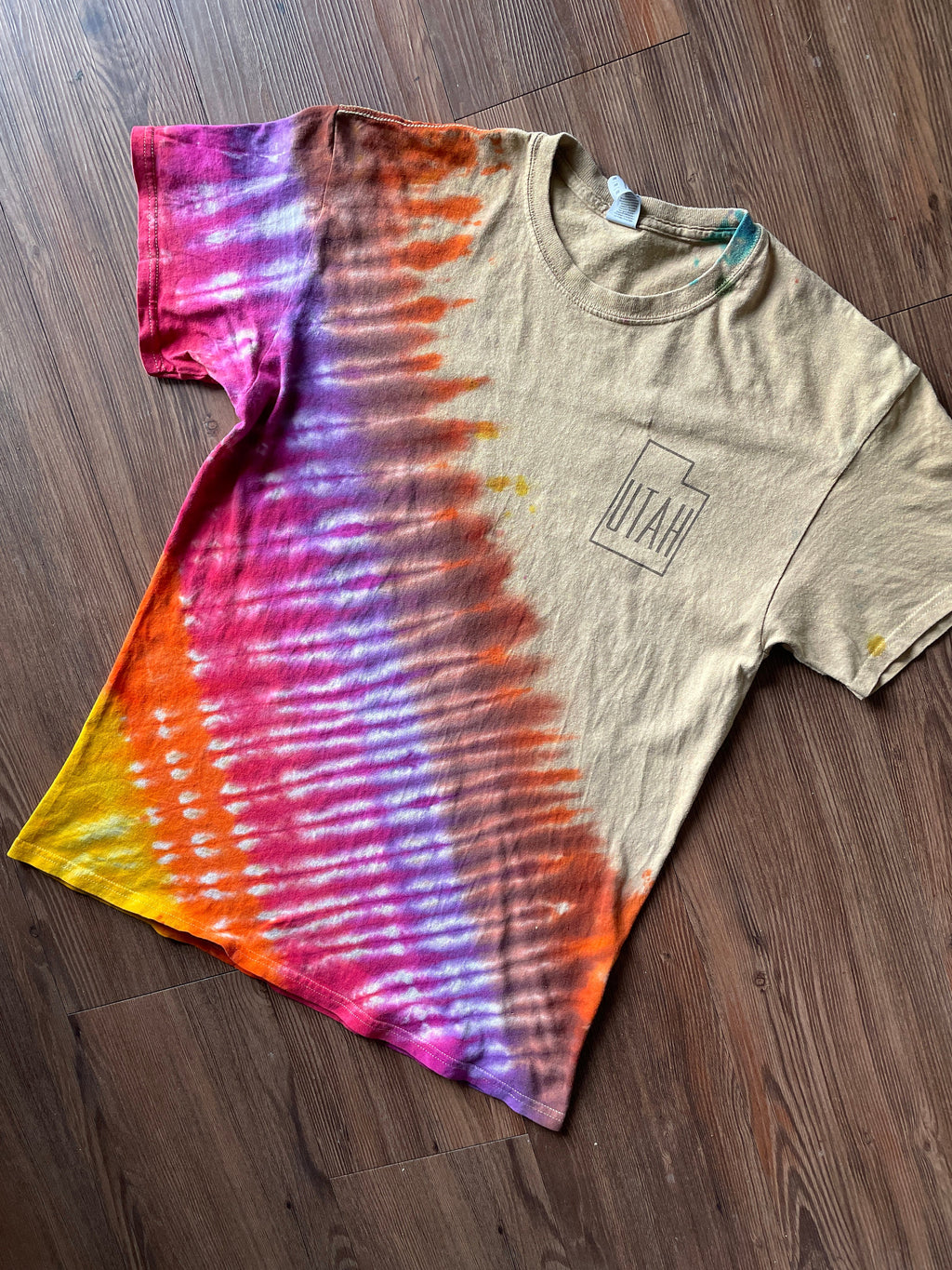 Utah Desert Handmade Reverse Tie Dye t-shirt | Tan Orange Bleach Dye Short Sleeve Top | Unisex Size Medium | Handmade & Thrifted