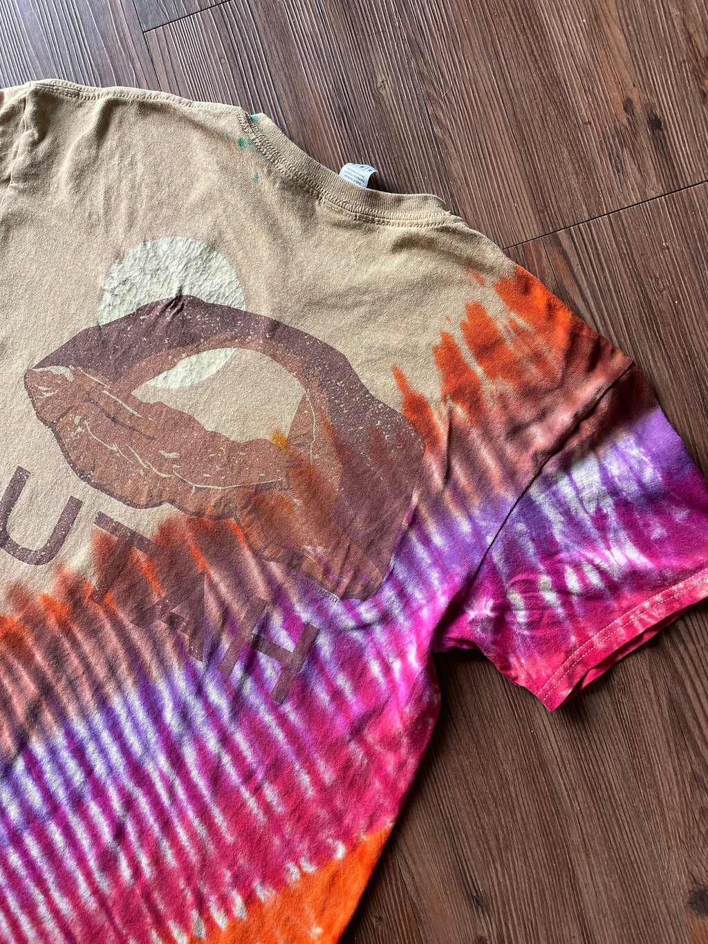 Utah Desert Handmade Reverse Tie Dye t-shirt | Tan Orange Bleach Dye Short Sleeve Top | Unisex Size Medium | Handmade & Thrifted