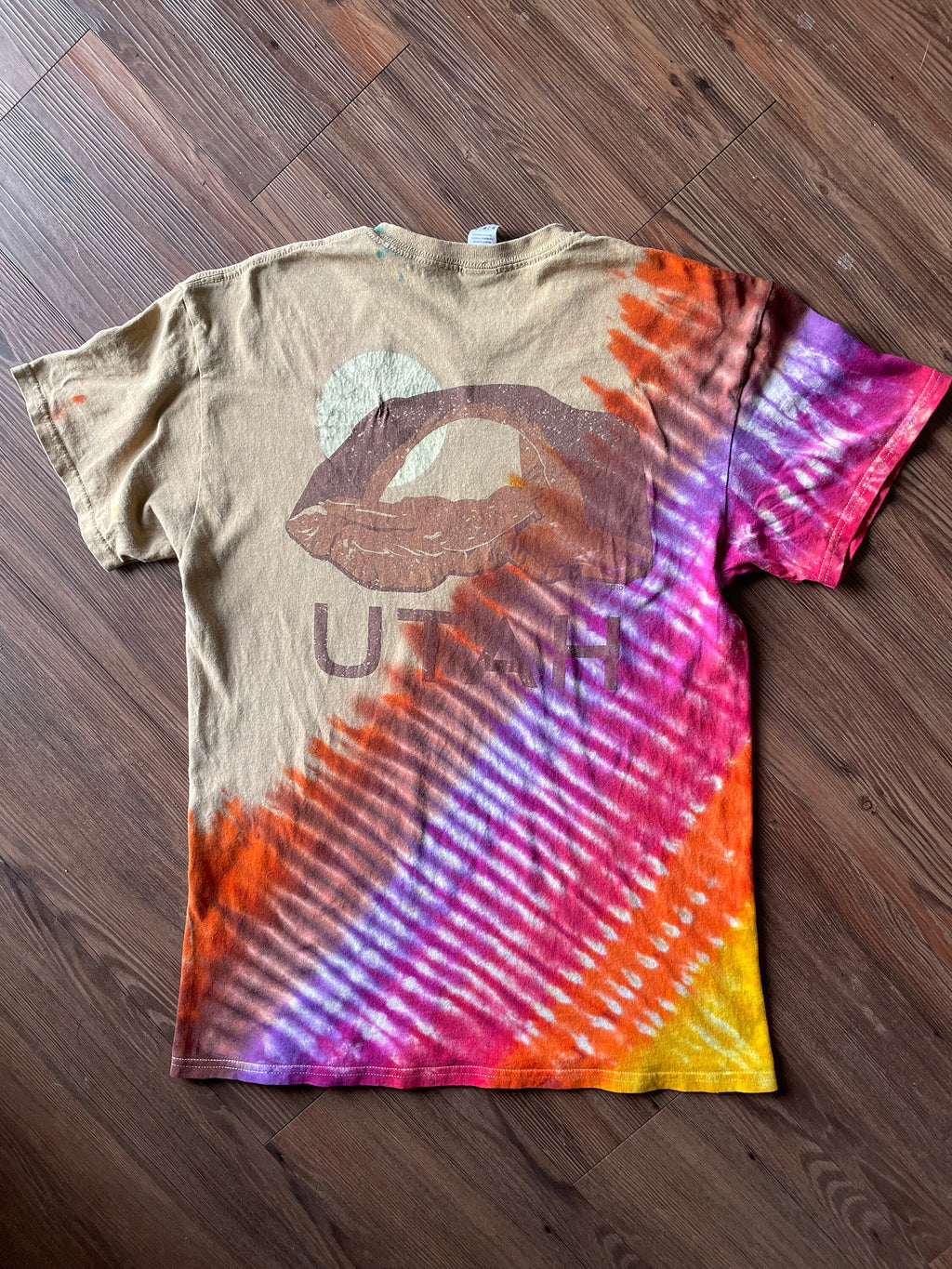 Utah Desert Handmade Reverse Tie Dye t-shirt | Tan Orange Bleach Dye Short Sleeve Top | Unisex Size Medium | Handmade & Thrifted