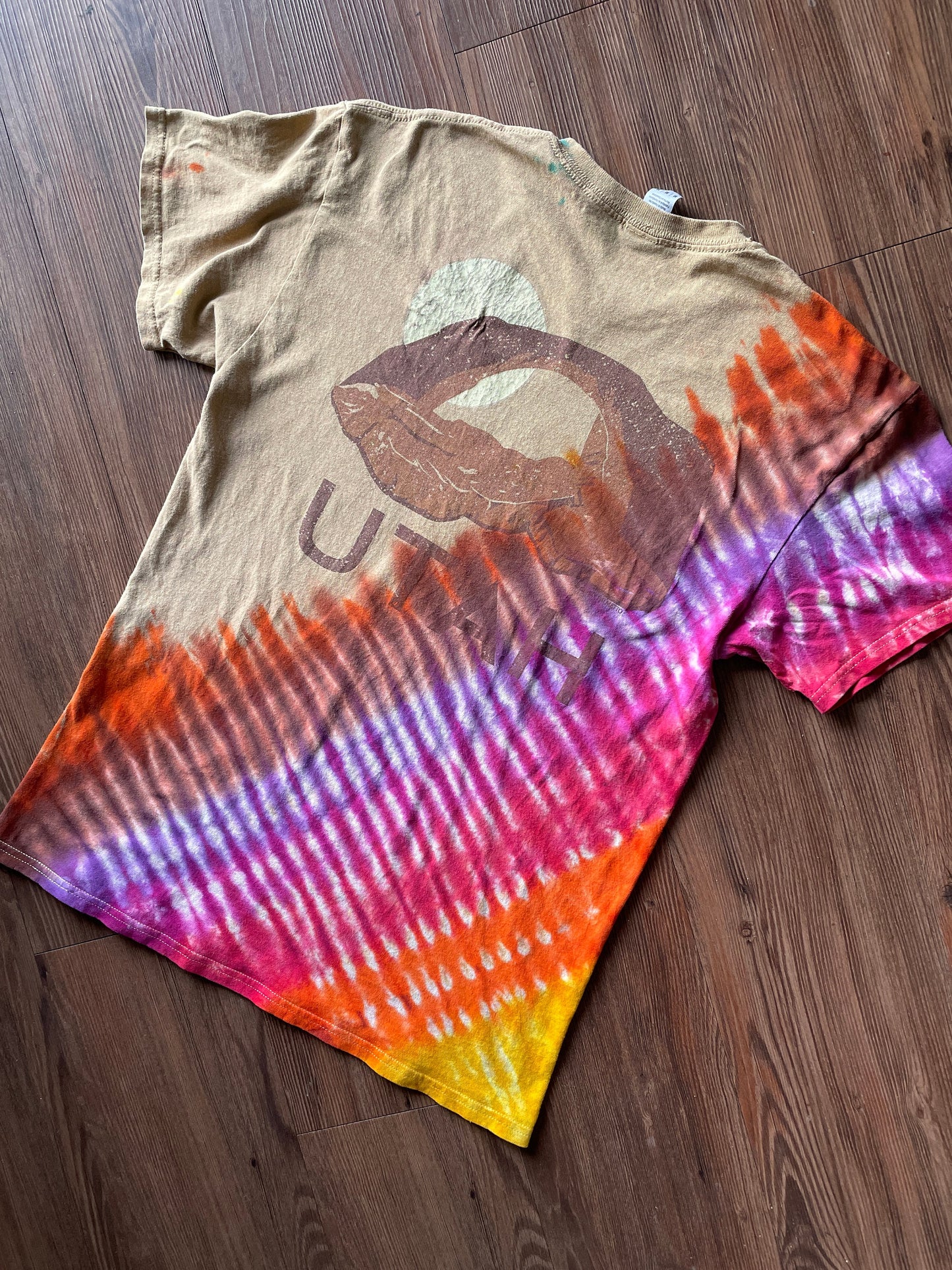 Utah Desert Handmade Reverse Tie Dye t-shirt | Tan Orange Bleach Dye Short Sleeve Top | Unisex Size Medium | Handmade & Thrifted