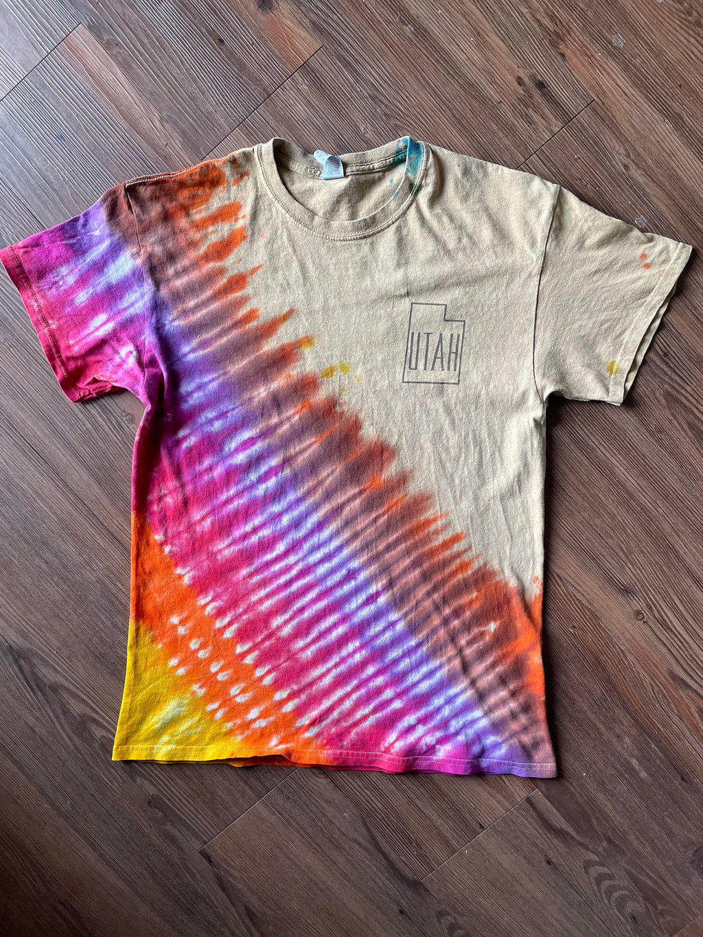 Utah Desert Handmade Reverse Tie Dye t-shirt | Tan Orange Bleach Dye Short Sleeve Top | Unisex Size Medium | Handmade & Thrifted