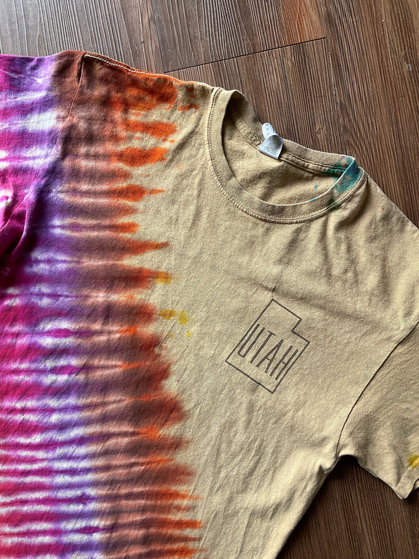 Utah Desert Handmade Reverse Tie Dye t-shirt | Tan Orange Bleach Dye Short Sleeve Top | Unisex Size Medium | Handmade & Thrifted
