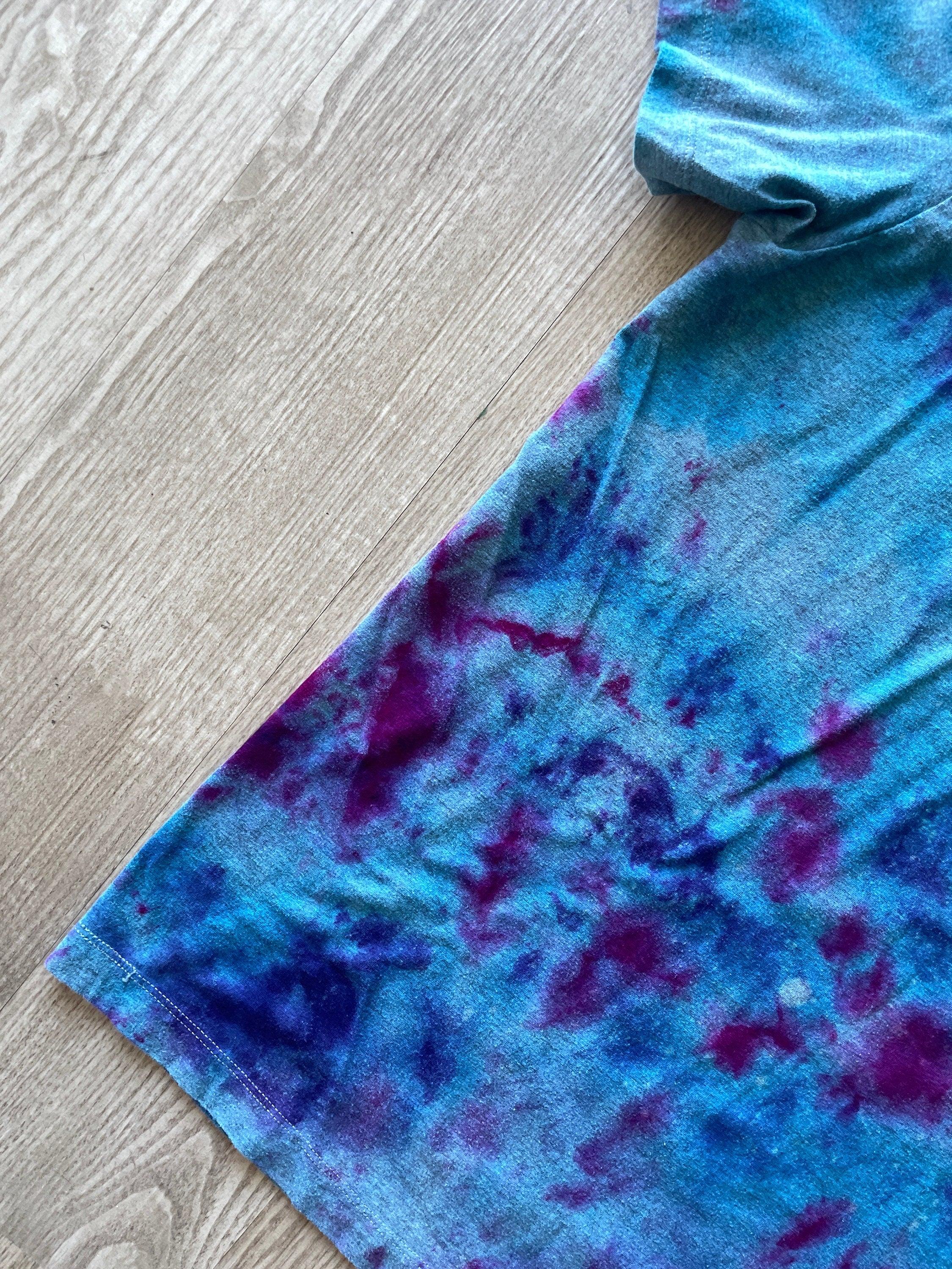 XL Men's Nike Just Do It Handmade Galaxy Tie Dye Short Sleeve T-Shirt | One-Of-a-Kind Upcycled Blue and Purple Ice Dye Top