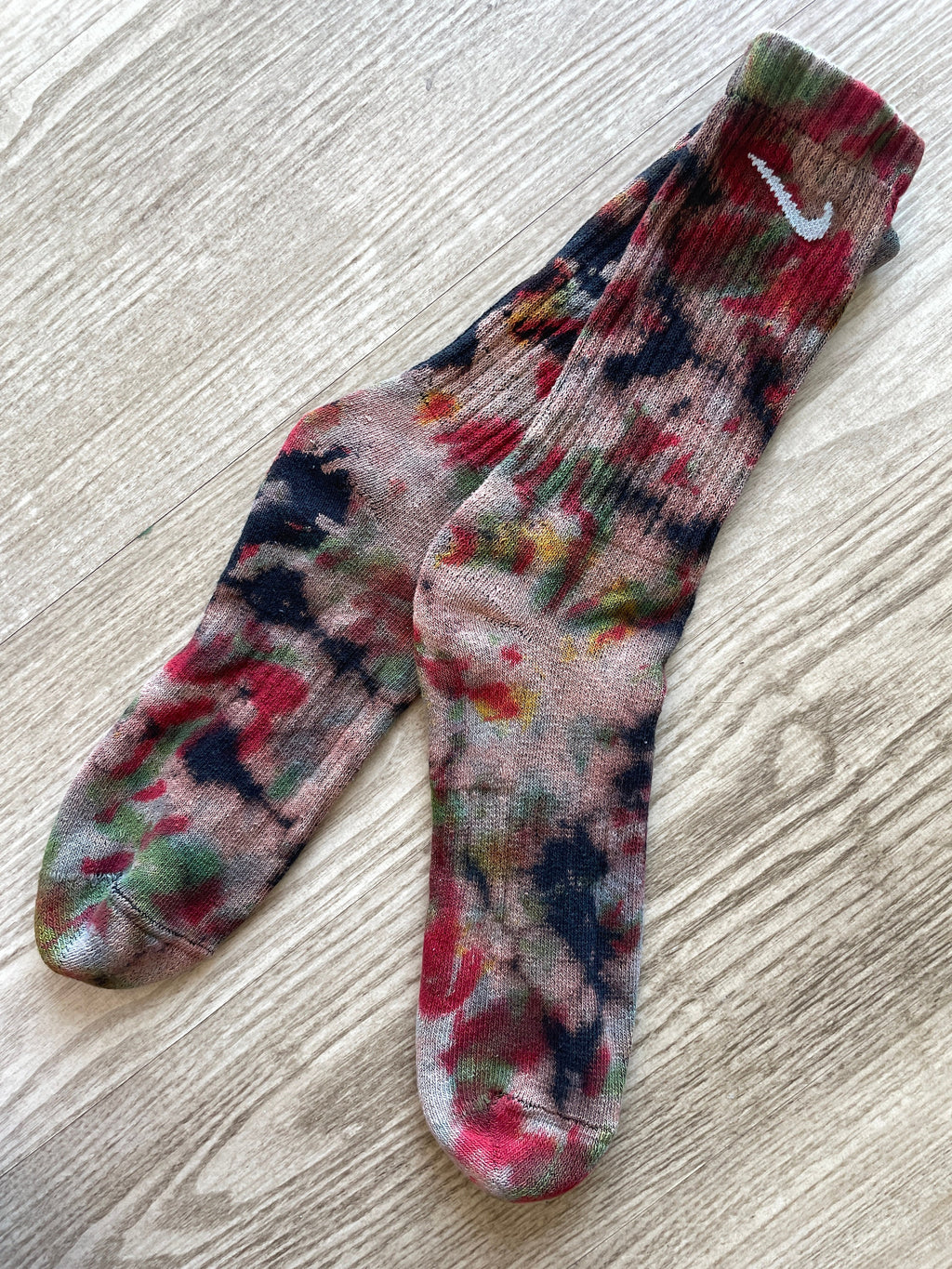 NIKE Socks Hand Dyed Black, Red, and Green Tie Dye Nike Dri-FIT Everyday Cushioned Crew Socks - Size Medium (Men's 6-8/Women's 7-10)