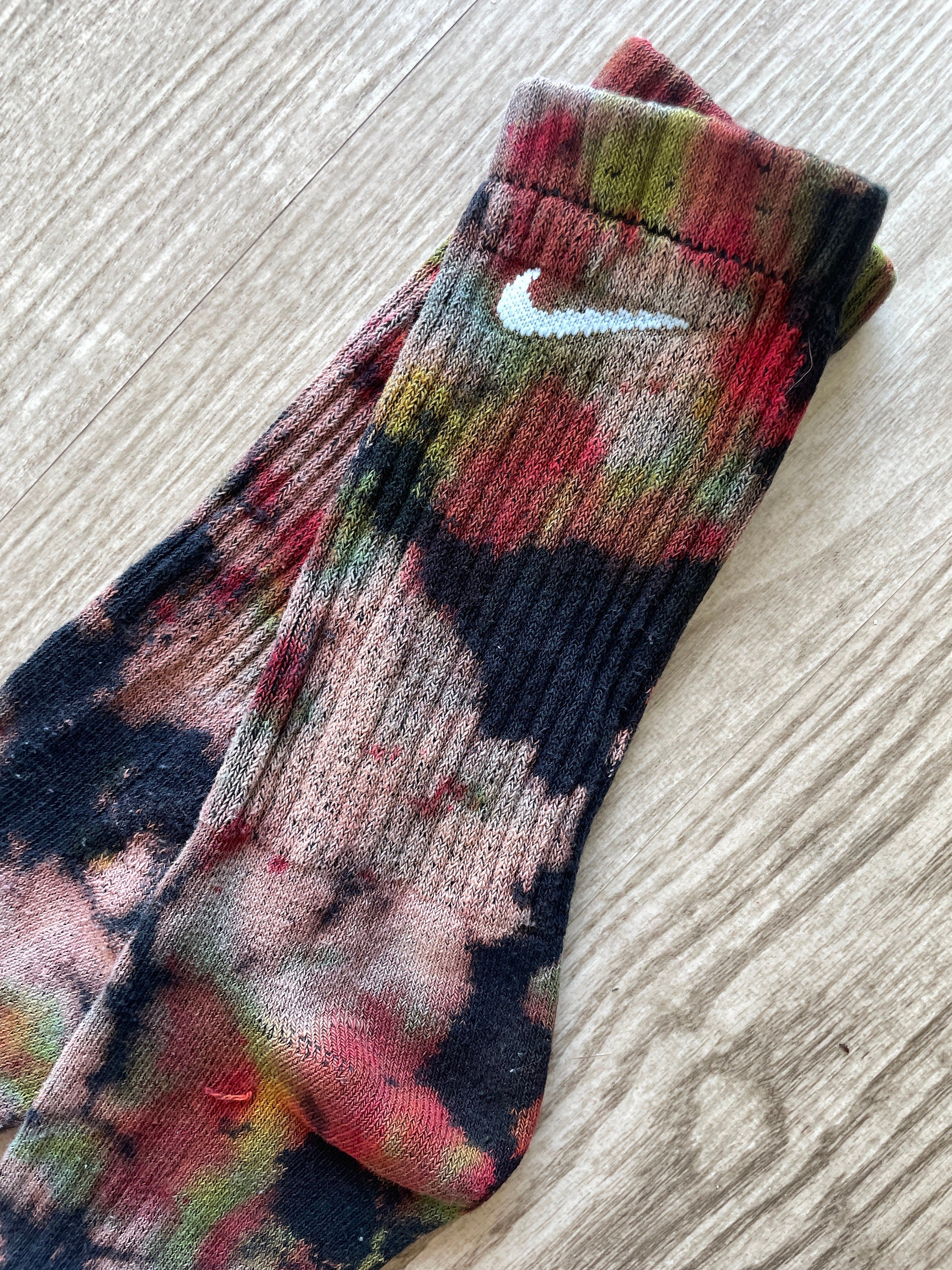NIKE Socks Hand Dyed Black, Red, and Green Tie Dye Nike Dri-FIT Everyday Cushioned Crew Socks - Size Medium (Men's 6-8/Women's 7-10)