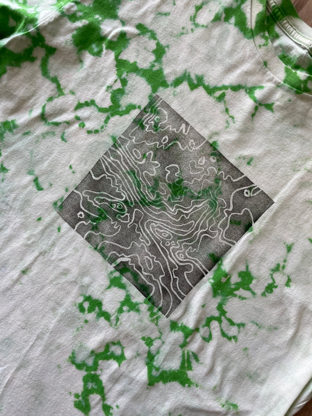 Large Men's Hand-Printed Delicate Arch Topo Map Reverse Tie Dye Short Sleeve T-Shirt | Handmade One-Of-a-Kind Upcycled Green and White Top