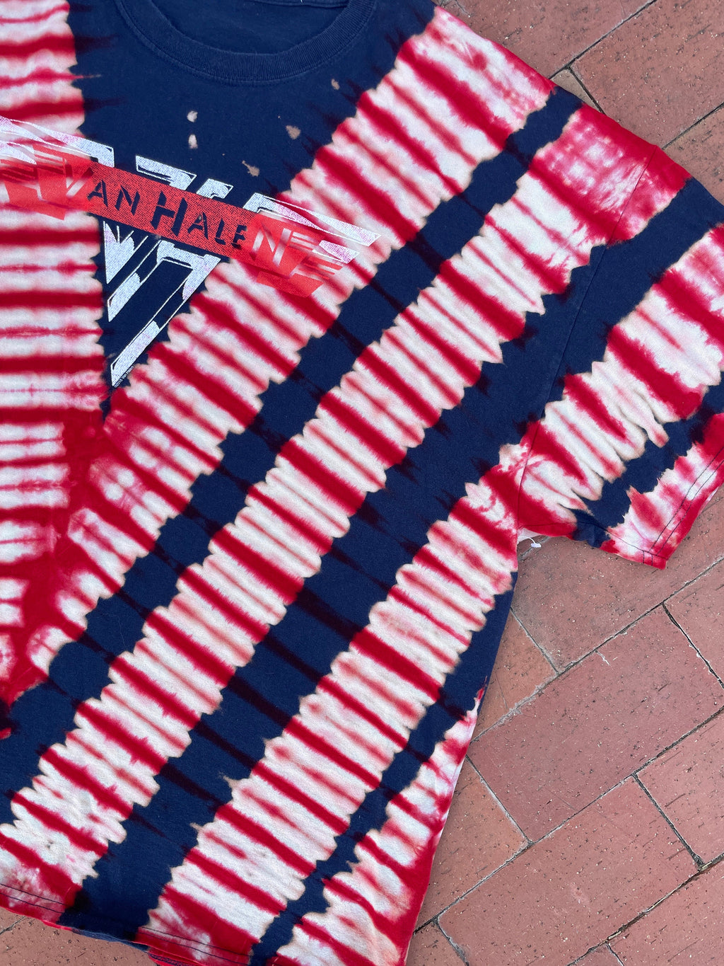 4XL Men’s Van Halen 2015 Tour Reverse Tie Dye Short Sleeve T-Shirt | One-Of-a-Kind Upcycled Black and Red Pleated Graphic Tee