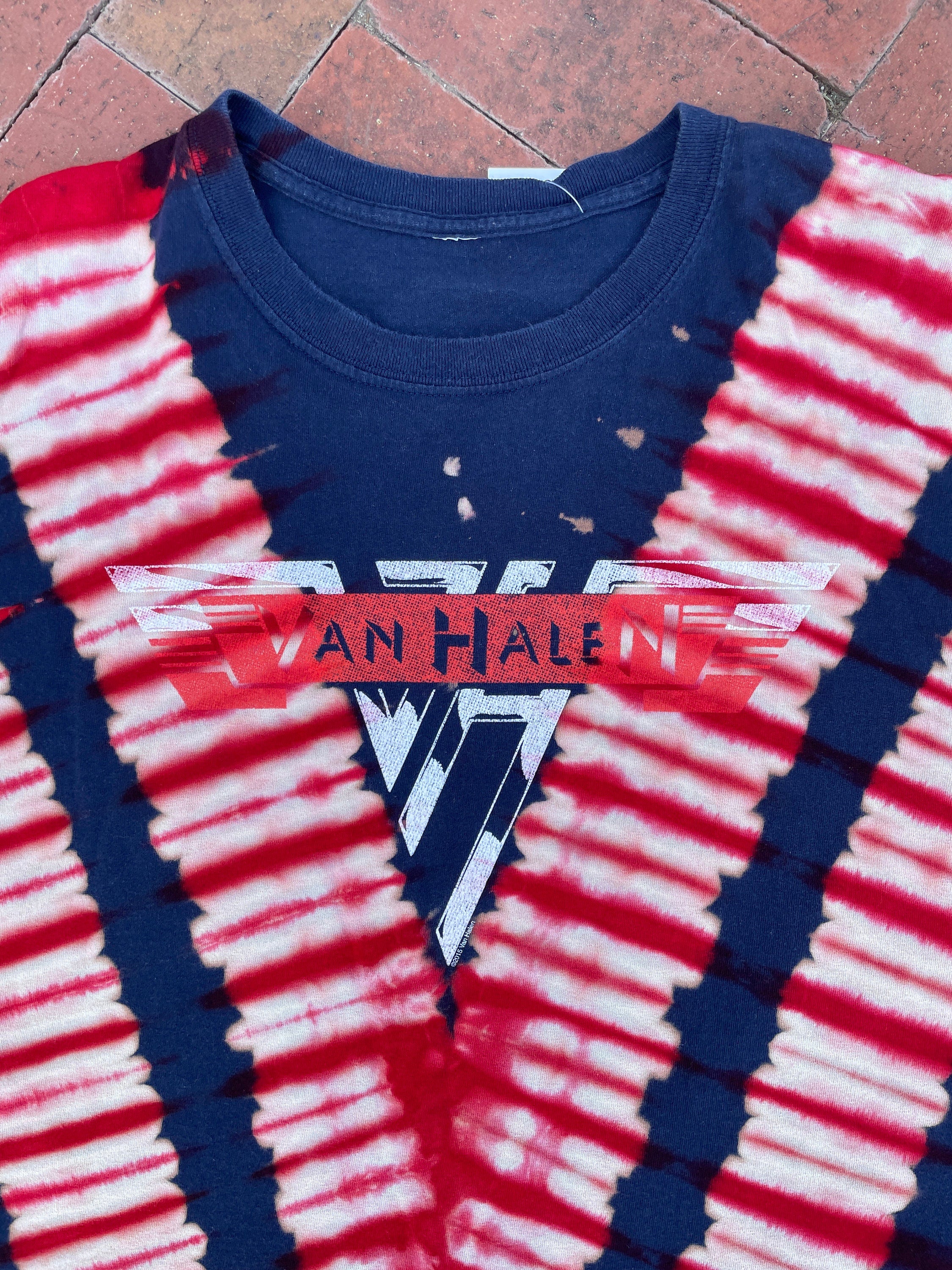 4XL Men’s Van Halen 2015 Tour Reverse Tie Dye Short Sleeve T-Shirt | One-Of-a-Kind Upcycled Black and Red Pleated Graphic Tee