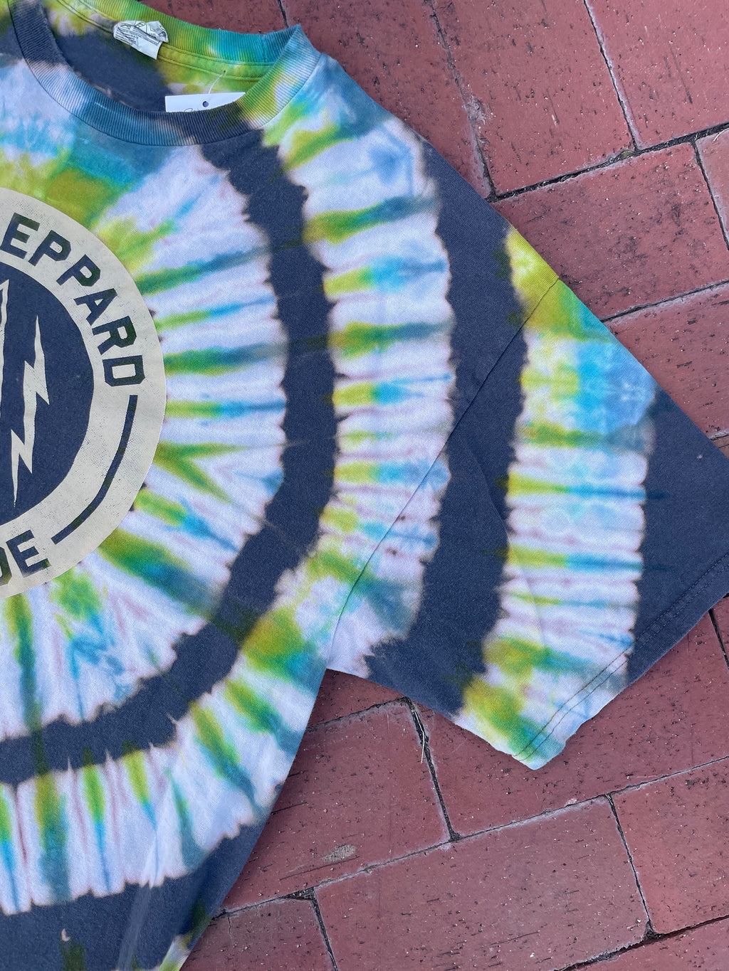 3XL Men’s Def Leppard 2014 Rock Brigade Tour Reverse Tie Dye Short Sleeve T-Shirt | One-Of-a-Kind Upcycled Gray and Green Tee