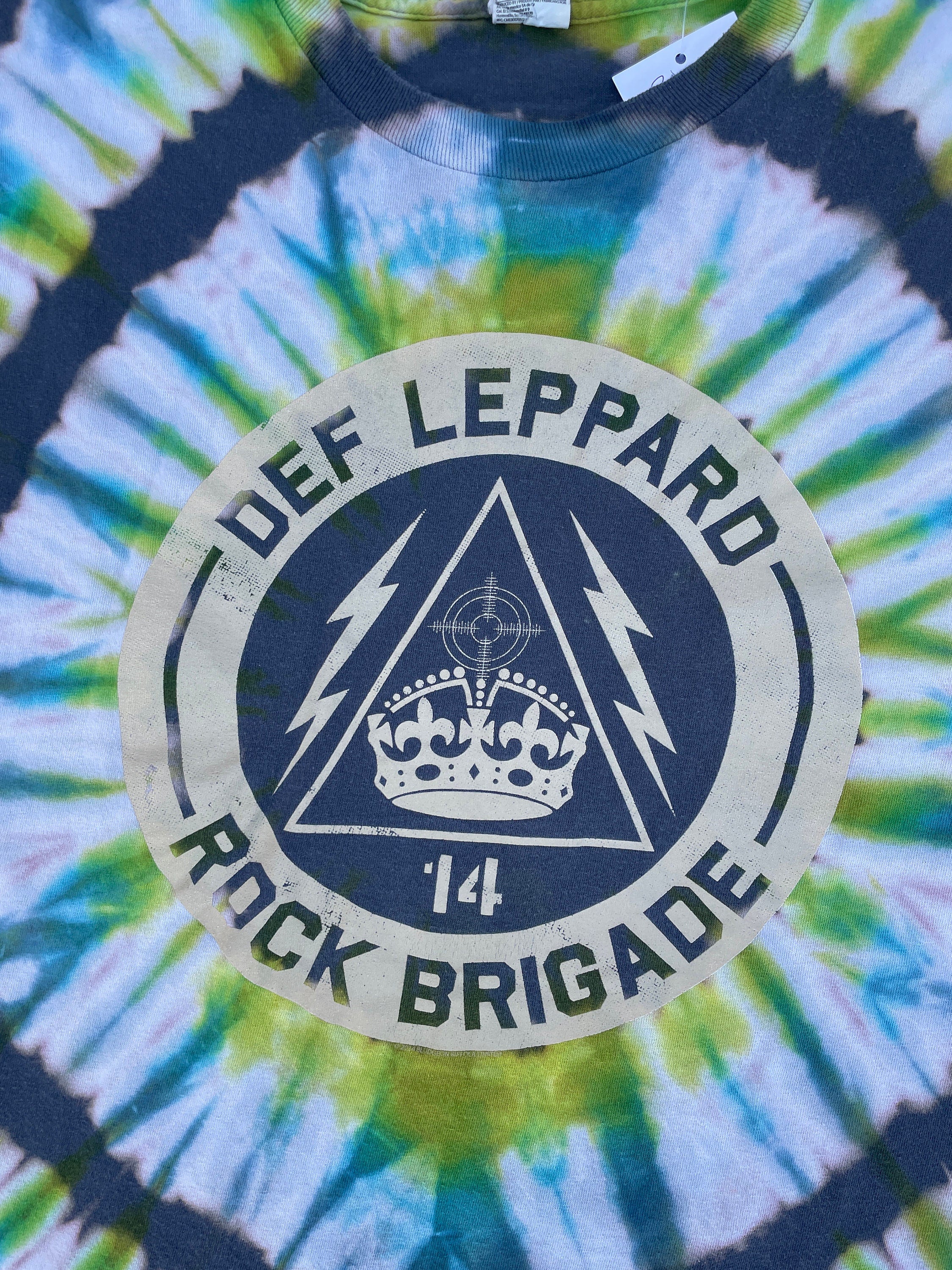 3XL Men’s Def Leppard 2014 Rock Brigade Tour Reverse Tie Dye Short Sleeve T-Shirt | One-Of-a-Kind Upcycled Gray and Green Tee