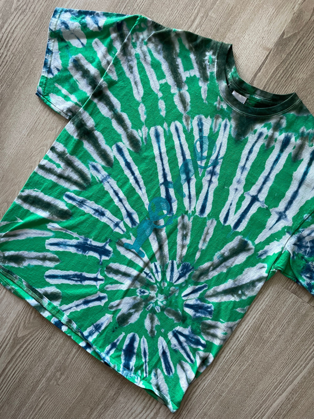XL Men's Hand-Printed Alien Reverse Tie Dye Short Sleeve T-Shirt | Handmade One-Of-a-Kind Upcycled Green, Blue, and White Spiral Top