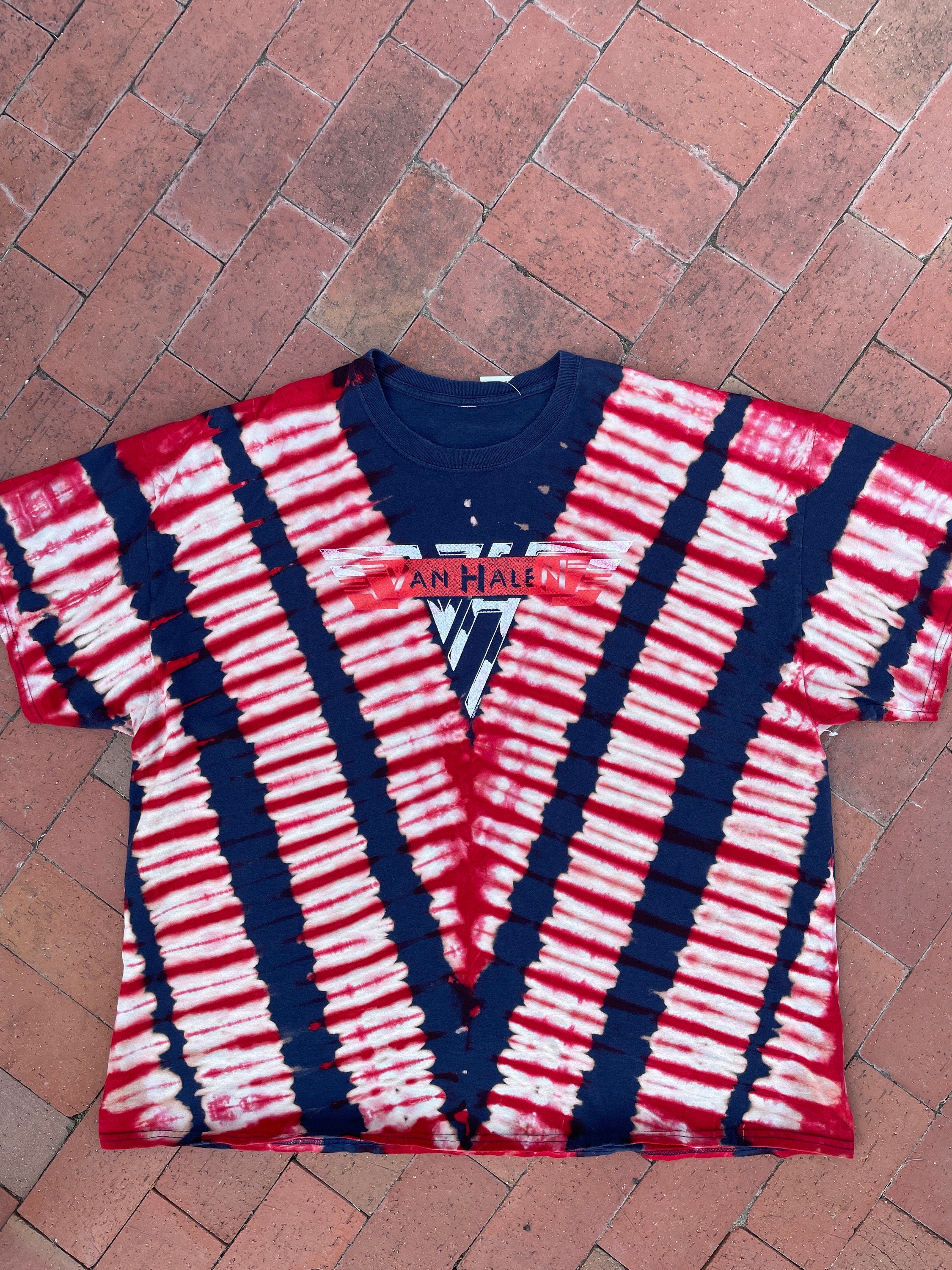 4XL Men’s Van Halen 2015 Tour Reverse Tie Dye Short Sleeve T-Shirt | One-Of-a-Kind Upcycled Black and Red Pleated Graphic Tee