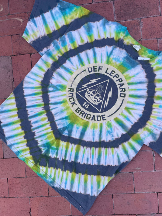 3XL Men’s Def Leppard 2014 Rock Brigade Tour Reverse Tie Dye Short Sleeve T-Shirt | One-Of-a-Kind Upcycled Gray and Green Tee