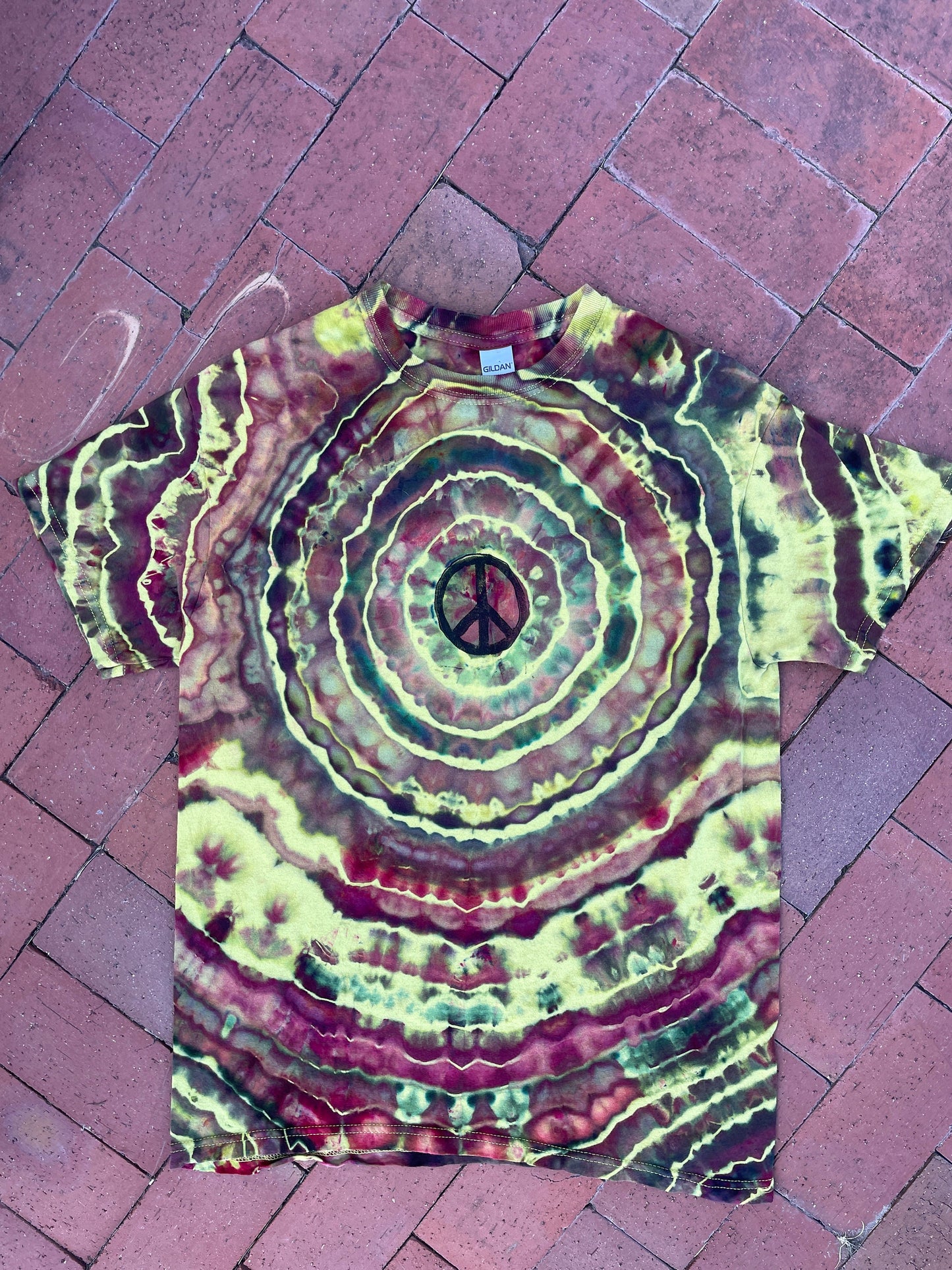 MEDIUM Men’s Hand-Printed Peace Sign Tie Dye Short Sleeve T-Shirt | One-Of-a-Kind Upcycled Yellow and Green Geode Graphic Tee