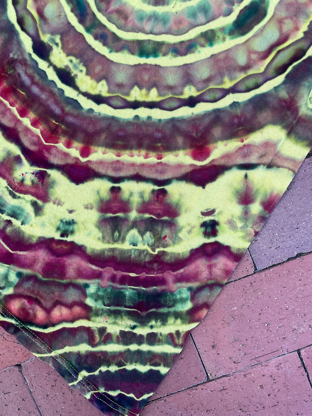 MEDIUM Men’s Hand-Printed Peace Sign Tie Dye Short Sleeve T-Shirt | One-Of-a-Kind Upcycled Yellow and Green Geode Graphic Tee